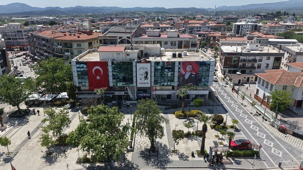 Menderes Belediyesi'ne ikinci dalga operasyon