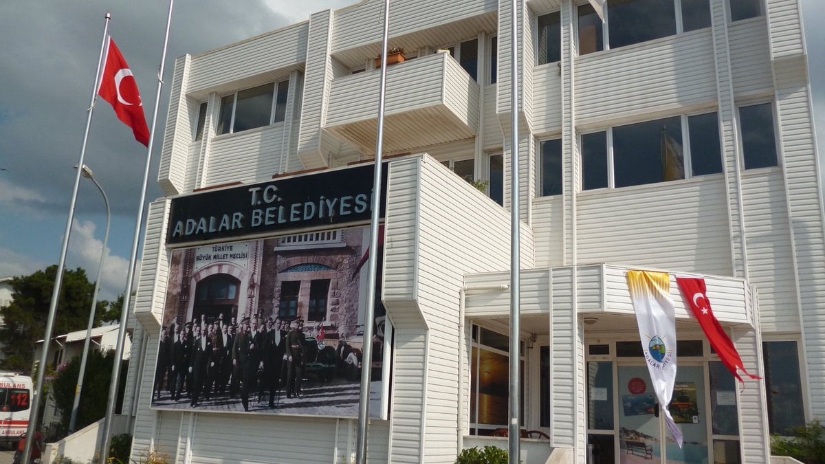 Adalar Belediyesi’nde başkanvekilliği seçimi ertelendi