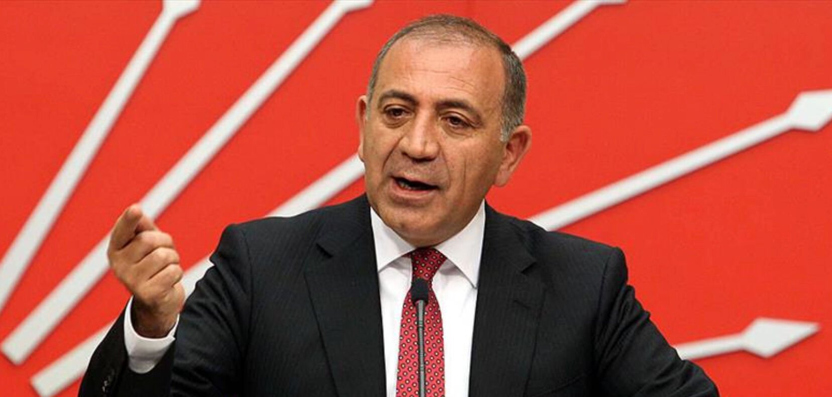 Gürsel Tekin'in görevine son verildi