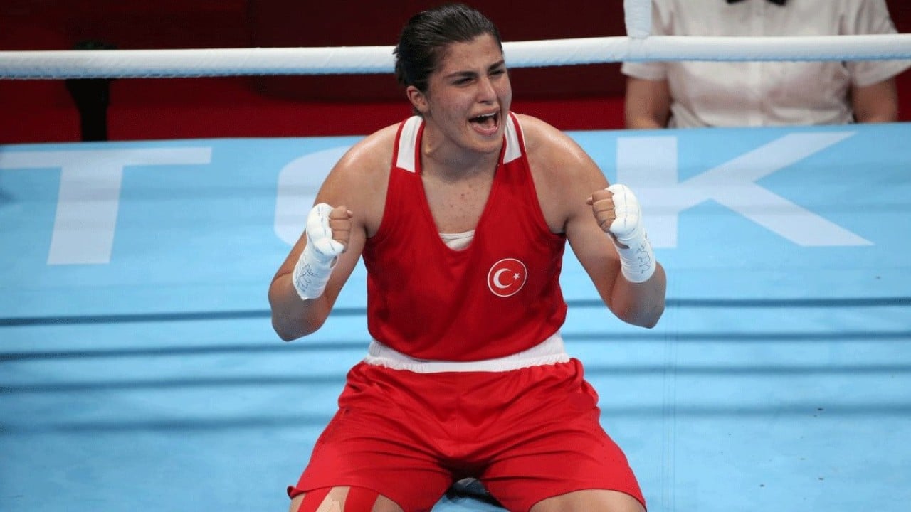 Busenaz Sürmeneli Avrupa Boks Şampiyonası'nda altın madalya kazandı
