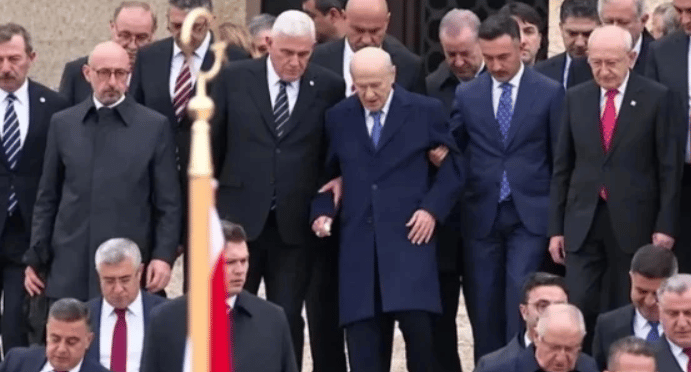 Bahçeli'nin koluna girdiği için eleştirilen Dervişoğlu'ndan açıklama
