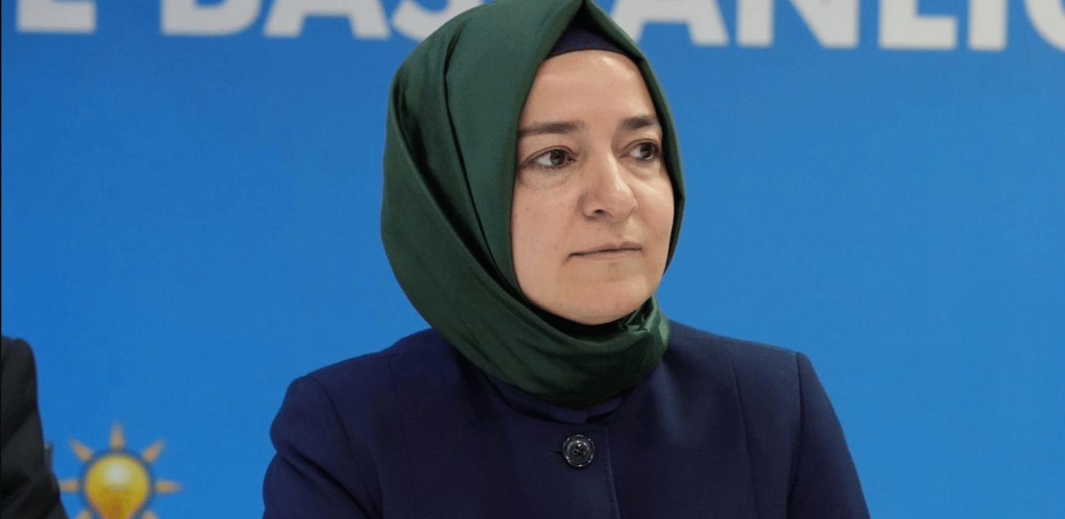 Fatma Betül Sayan Kaya istifa etti