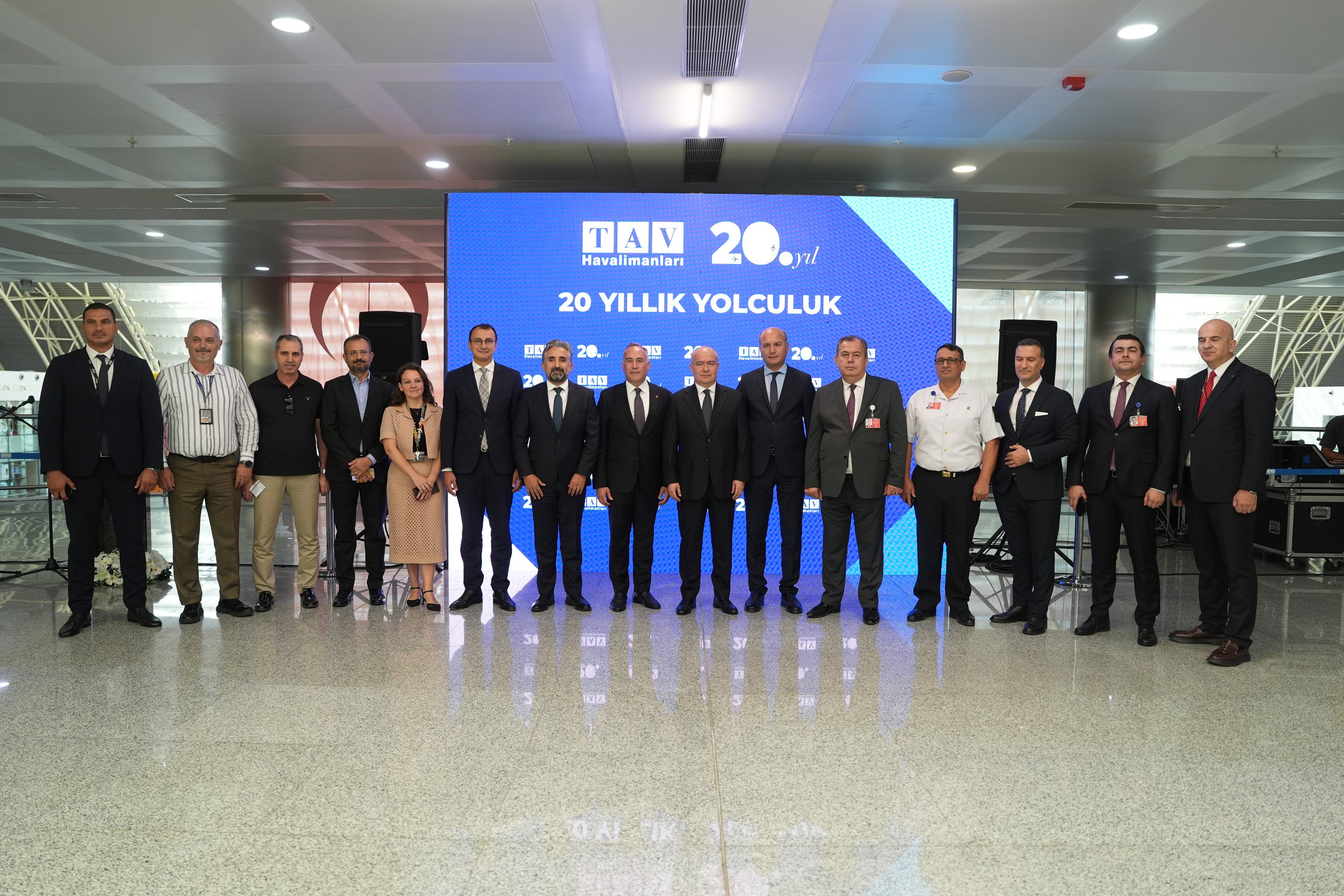 TAV Havalimanları İzmir’de 20. yılını kutladı