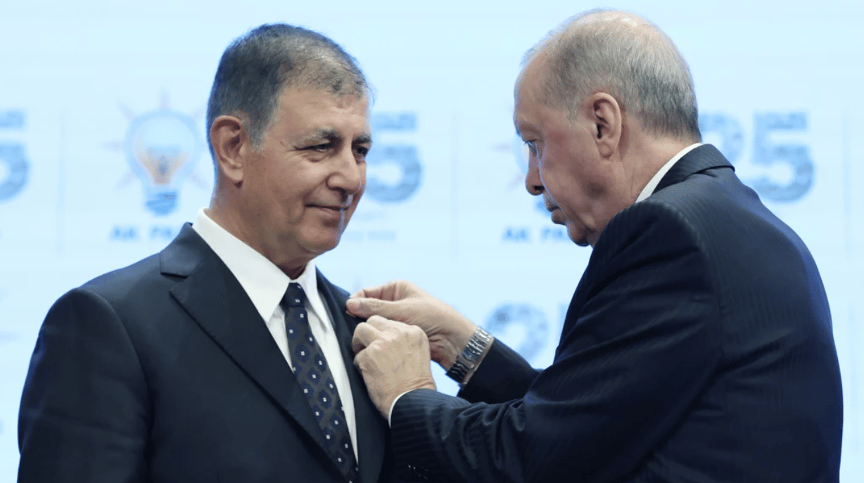 Cemil Tugay AK Parti'ye geçti