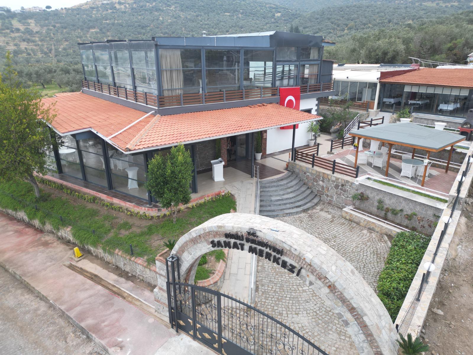 Dikili Belediyesi Sanat Merkezi hizmete açıldı