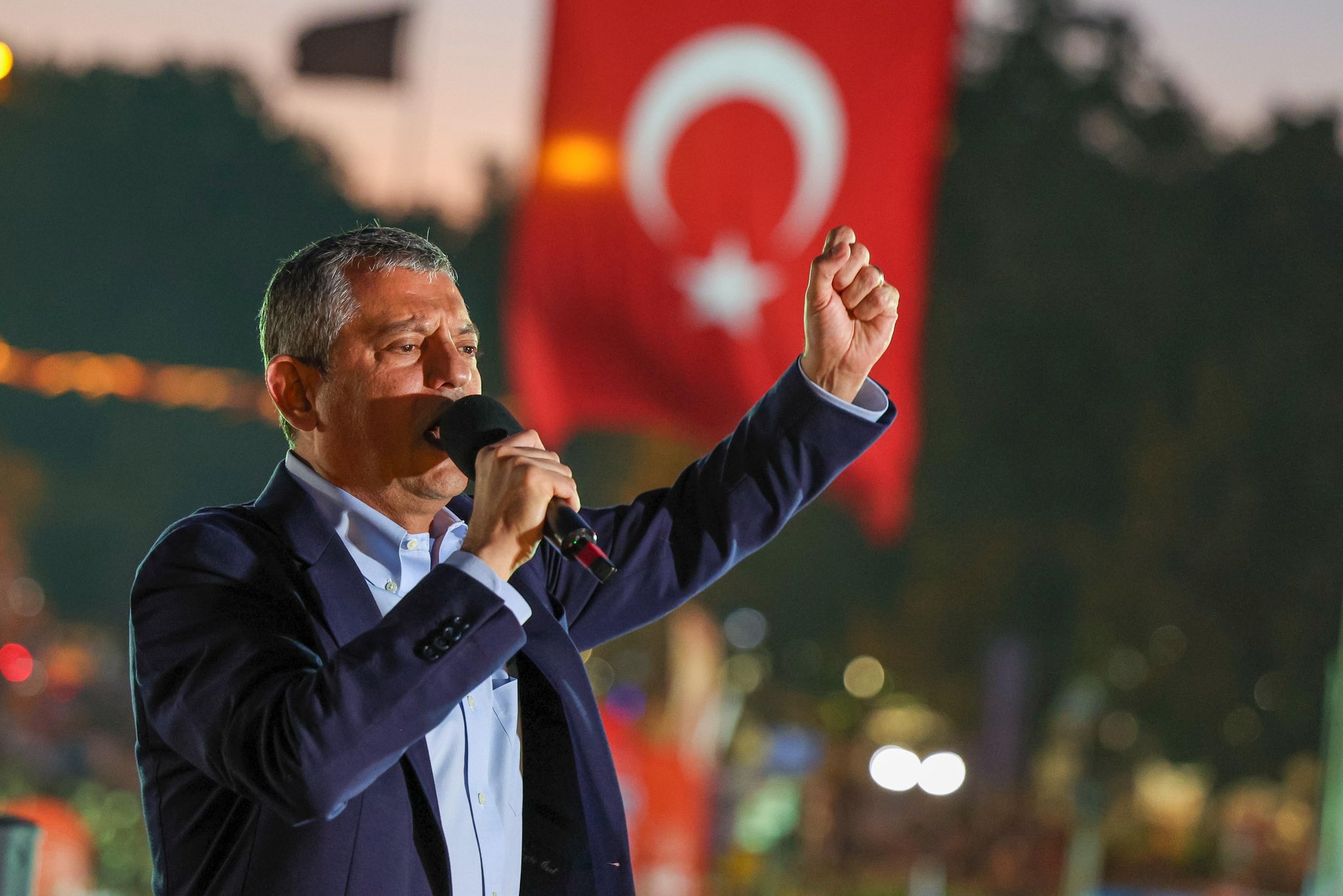 Özgür Özel'den motorin tepkisi
