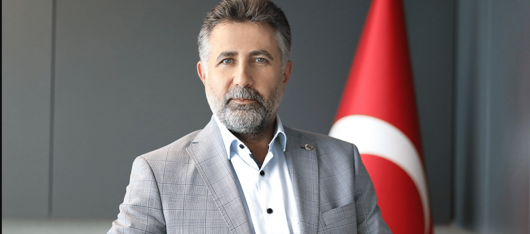Bayraklı Belediyesi'ne düzenlenen operasyonda Serdar Sandal gözaltında