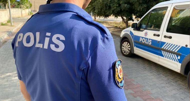 7 yaşındaki çocuğun çantasında tabanca bulundu