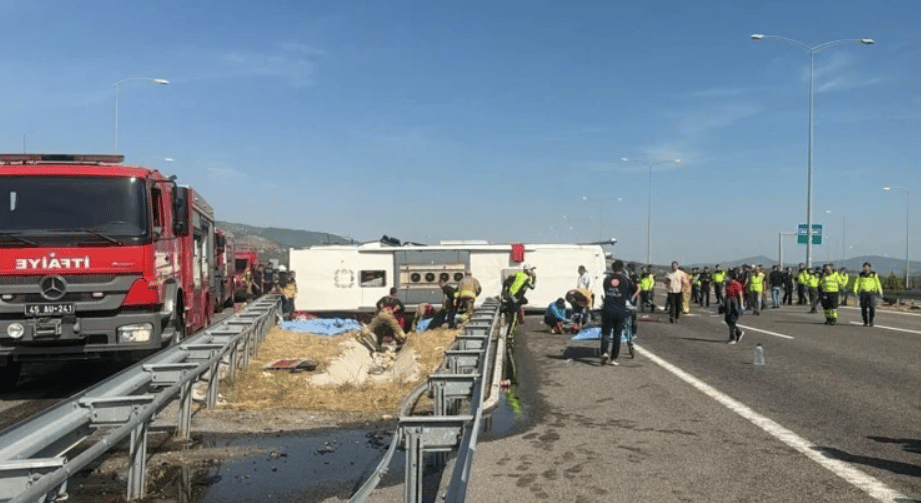 Manisa'da feci kaza: Çok sayıda ölü ve yaralı var