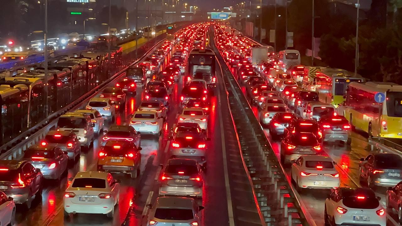 Trafik kazası geçirenlerin verilerini çalanlara operasyon
