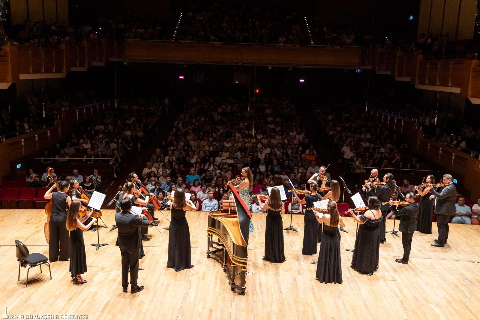 İzmir Oda Orkestrası, sezonu Zeytin Sahne’de açıyor