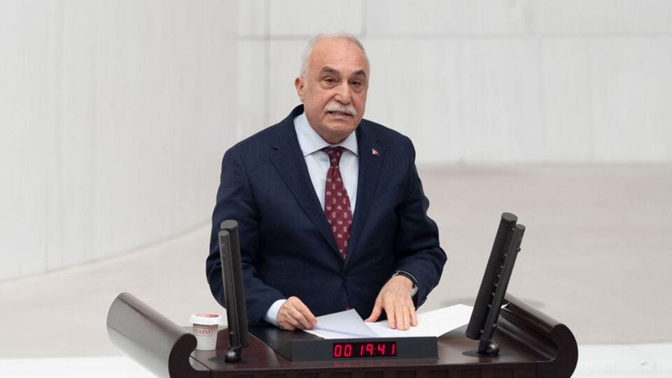 Ahmet Eşref Fakıbaba istifa etti