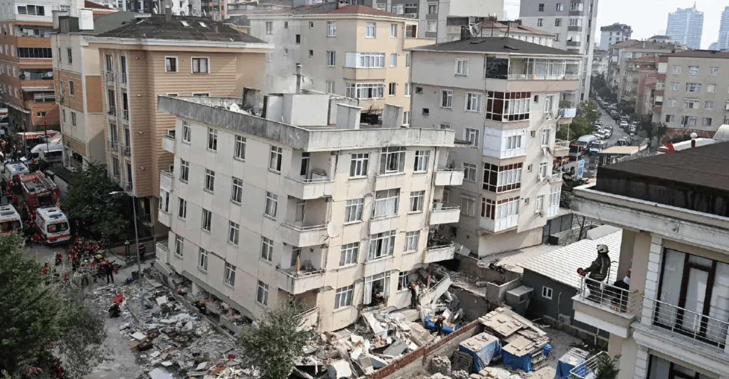Maltepe'de çöken bina soruşturmasında 2 kişi tutuklandı