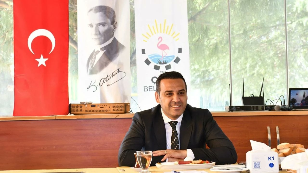Çiğli Belediye Başkanı Onur Emrah Yıldız AK Parti’ye geçti