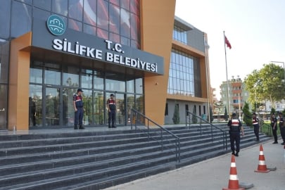 Silifke Belediyesi'ne yolsuzluk operasyonu