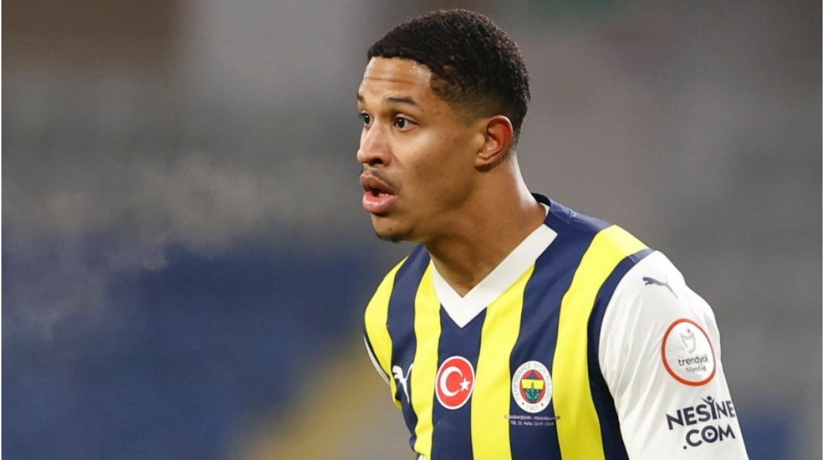 Fenerbahçe'de iki oyuncu kadro dışı bırakıldı