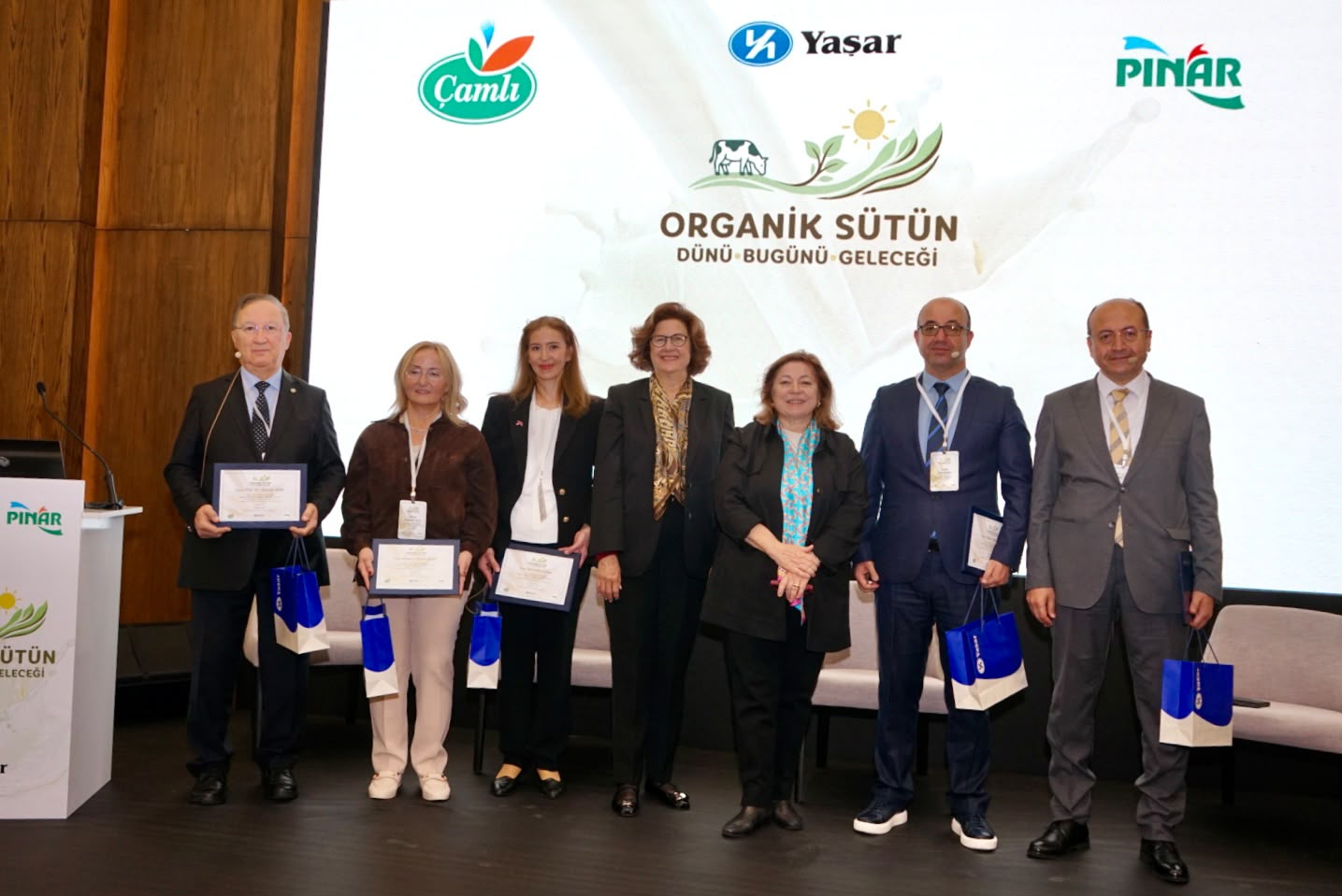 Organik sütün geleceği masaya yatırıldı