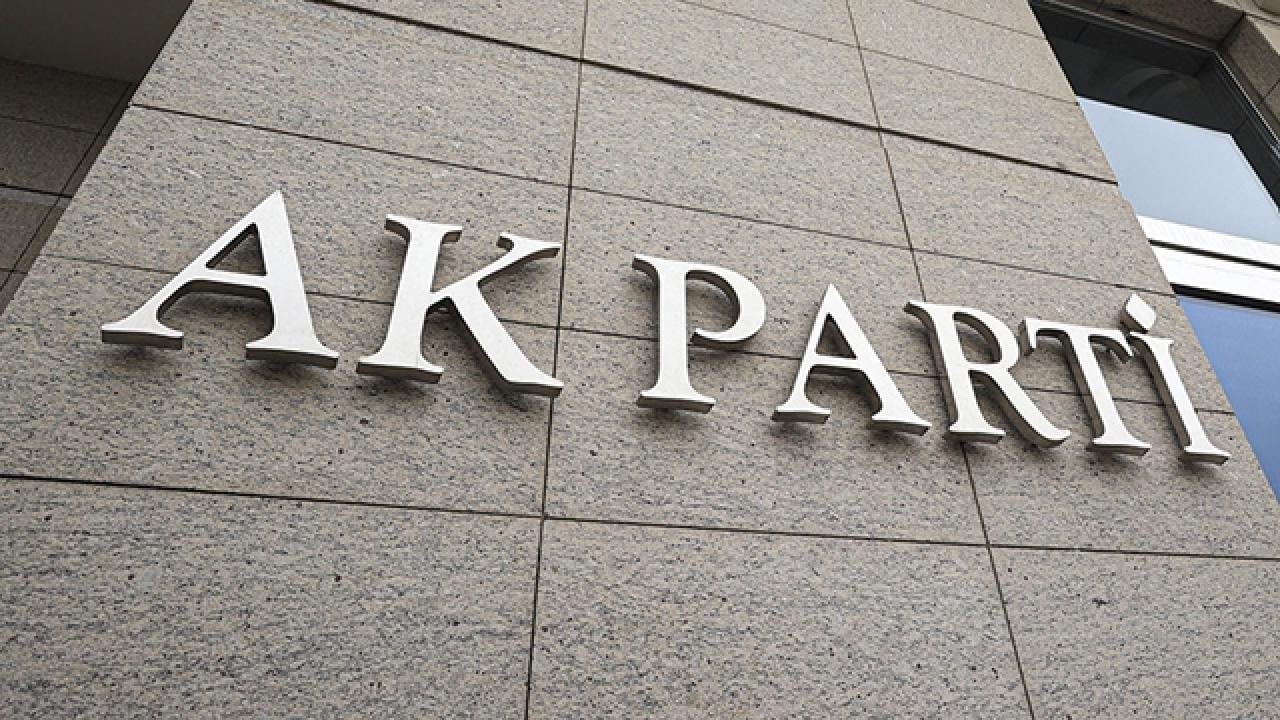 Dokuz belediye başkanı AKP'ye geçti