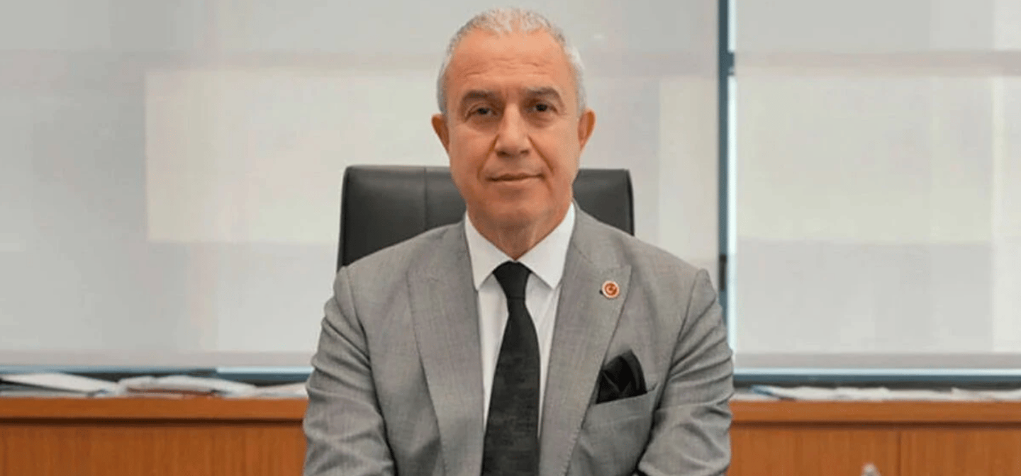 Alanya Belediye Başkanı Tarık Özçelik CHP'den istifa etti